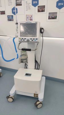 เครื่องหายใจ ICU ที่ได้รับการรับรองจาก CE พร้อมเครื่องบด Purple Horn สําหรับ ICU และ OR